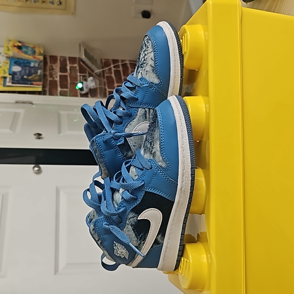 Jordan 1 Mid washed Denim size 13.5 kids